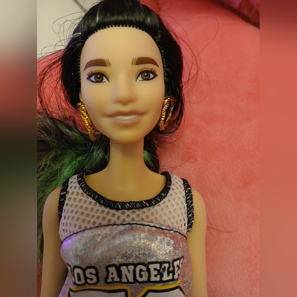 NWOB Collectible Barbie Fashionista Doll #110. - Picture 5 of 6